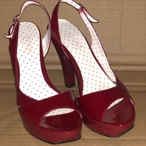 Red patent Guess platform heels size 6